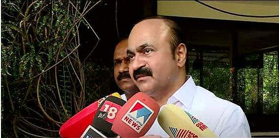 ആര്‍ക്കെതിരെയാണ് പ്രതിഷേധ മാര്‍ച്ച്?, സിപിഎമ്മിന്റെ കിളി പറന്നുപോയെന്ന് സംശയം: പരിഹസിച്ച് വി ഡി സതീശന്‍