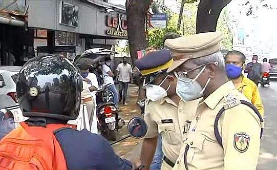 സംസ്ഥാനത്ത് മാസ്‌ക് പരിശോധന കര്‍ശനമാക്കുന്നു; എസ്പിമാര്‍ക്ക് നിര്‍ദേശം, പിഴയീടാക്കും