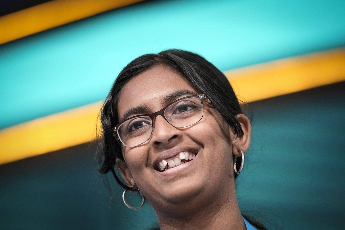 ‍90 സെക്കൻഡിൽ 26 വാക്കുകൾ, നേട്ടം സ്വന്തമാക്കി 14-കാരിയായ ഇന്ത്യൻ വംശജ; 'സ്‌പെല്ലിംഗ് റാണി' ഹരിണി ലോഗൻ 