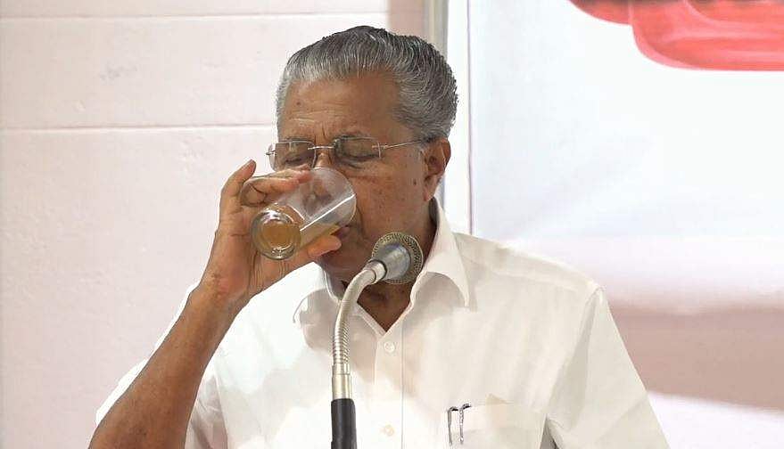 മുഖ്യമന്ത്രിയ്ക്ക് നേരെ കരിങ്കൊടി; മൂന്ന് യൂത്ത് കോൺ​​ഗ്രസ് പ്രവർത്തകർ കസ്റ്റഡിയിൽ