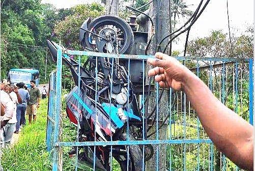ബൈക്ക് ട്രാന്‍സ്‌ഫോര്‍മറിന്റെ വേലിക്കുള്ളില്‍ : മൂന്നു പേരുടെ ലൈസന്‍സ് സസ്‌പെന്‍ഡ് ചെയ്തു