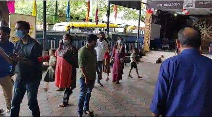 സ്‌കൂളില്‍ മിന്നല്‍ സന്ദര്‍ശനം; മന്ത്രിക്ക് നല്‍കിയ ചോറില്‍ തലമുടി; വീഡിയോ