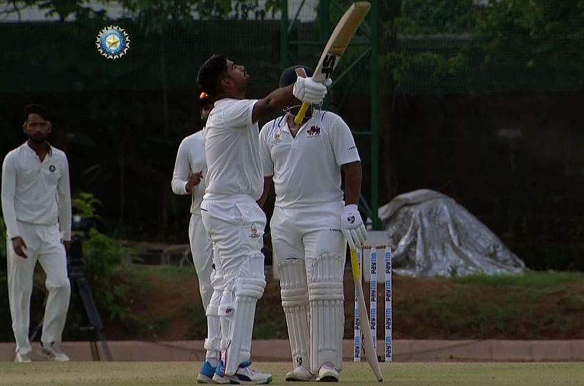 രഞ്ജി അരങ്ങേറ്റം ആഘോഷമാക്കി മുംബൈയുടെ സുവേദ് പാർക്കർ; ഇരട്ട സെഞ്ച്വറി; ചരിത്ര നേട്ടം