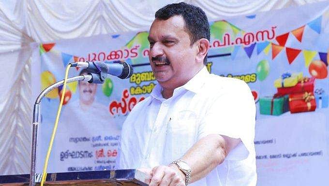 'ചുവപ്പുനിറം കണ്ടാല്‍ പോത്ത്, മുഖ്യമന്ത്രിക്ക് കറുപ്പുനിറം'; പരിഹാസവുമായി കെ മുരളീധരന്‍