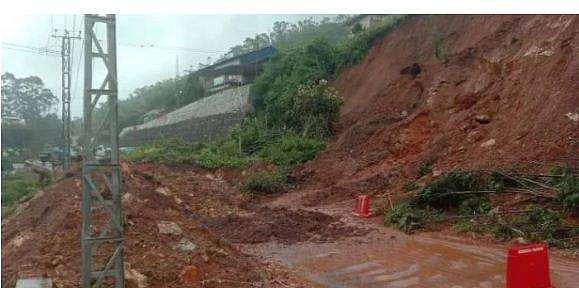 മൂന്നാറില്‍ വീണ്ടും മണ്ണിടിച്ചില്‍; ജാഗ്രതാ നിര്‍ദേശം