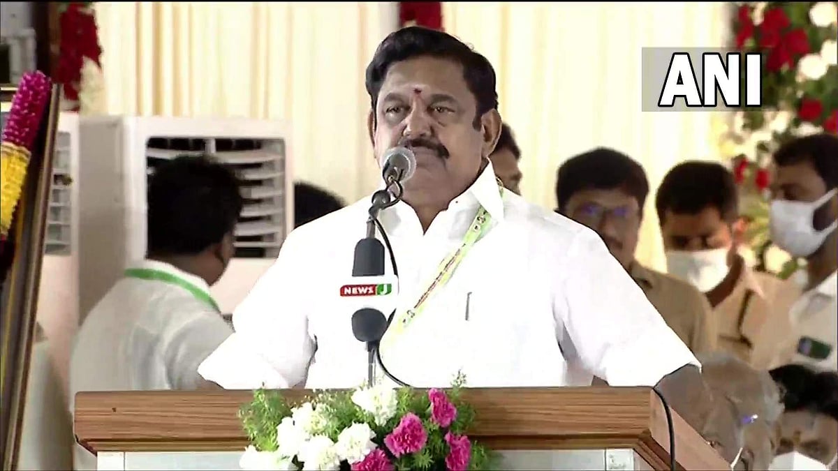 ഇരട്ടനേതൃത്വം അവസാനിച്ചു; എഐഎഡിഎംകെയുടെ നിയന്ത്രണം പളനിസ്വാമിയുടെ കൈകളില്‍; ആസ്ഥാനത്ത് സംഘര്‍ഷം