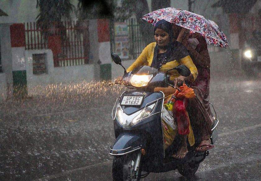തീവ്രമഴ; ഇന്ന് മൂന്നിടത്ത് ഓറഞ്ച് അലര്‍ട്ട്; നാളെ 12 ജില്ലകളില്‍ യെല്ലോ അലര്‍ട്ട്