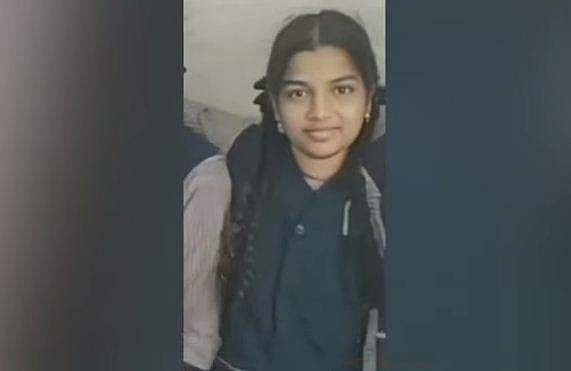 സ്‌കൂള്‍ വിദ്യാര്‍ഥിനിയുടെ ആത്മഹത്യ; കള്ളക്കുറിച്ചിയില്‍ വന്‍ സംഘര്‍ഷം; 50 വാഹനങ്ങള്‍ കത്തിച്ചു; പൊലീസ് ആകാശത്തേക്ക് വെടിവെച്ചു; വീഡിയോ
