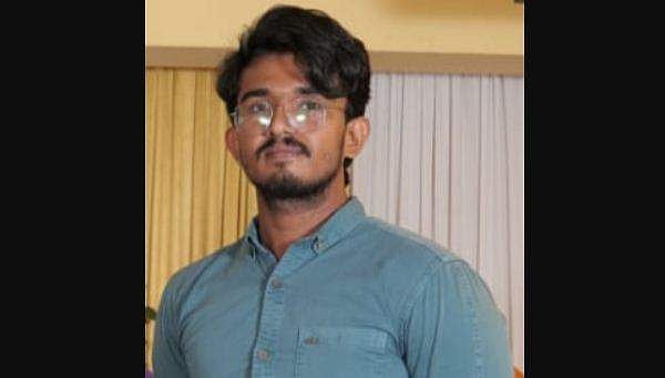 ബൈക്ക് ദേശീയ പാതയിലെ കുഴിയില്‍ ചാടി; തെറിച്ചു വീണ യുവാവ് മരിച്ചു