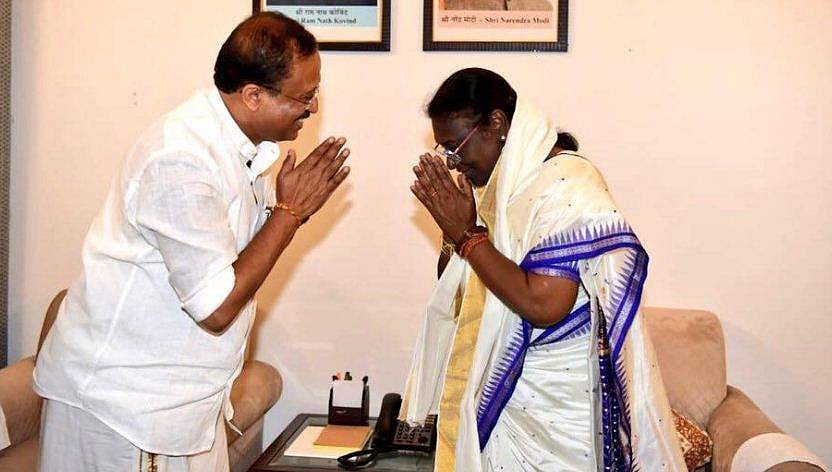 ആ 'എംഎല്‍എ'യ്ക്ക് നന്ദി; കേരളത്തെ നാണക്കേടില്‍ നിന്നും രക്ഷിച്ചു: വി മുരളീധരന്‍
