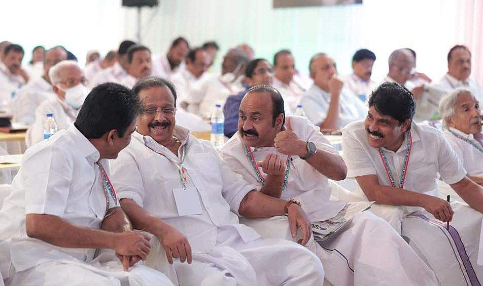 'ചത്ത്‌ കിടക്കുമ്പോഴും നോട്ടം ഇടതു മുന്നണിയുടെ പിന്നാമ്പുറത്തേക്കാണ്'- കോൺ​ഗ്രസിനെ പരിഹസിച്ച് പിവി അൻവർ