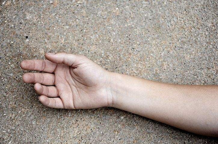 കോളജ് കെട്ടിടത്തില്‍ നിന്ന് ചാടി; വിദ്യാര്‍ത്ഥിനി ഗുരുതരാവസ്ഥയില്‍, തമിഴ്‌നാട്ടില്‍ വീണ്ടും ആത്മഹത്യാശ്രമം