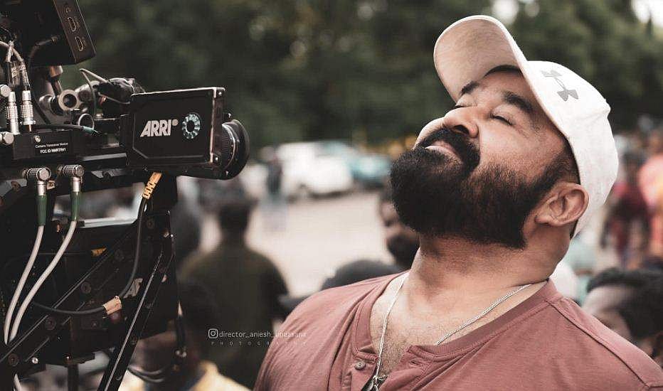 പാക്കപ്പിലും വ്യത്യസ്തനായി മോഹൻലാൽ,  ഒരു സെക്കന്റിനുള്ളിൽ തീർന്ന പ്രാർത്ഥന; ഫോട്ടോ പങ്കുവച്ച് അനീഷ് ഉപാസന