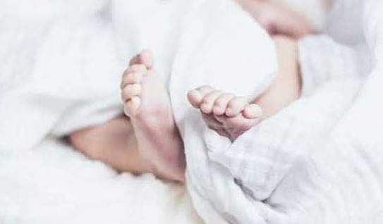 ഹോട്ടല്‍ മുറിയില്‍ കാമുകിയുമായി ശാരീരിക ബന്ധത്തിലേര്‍പ്പെടുന്നതിനിടെ യുവാവ് മരിച്ചു