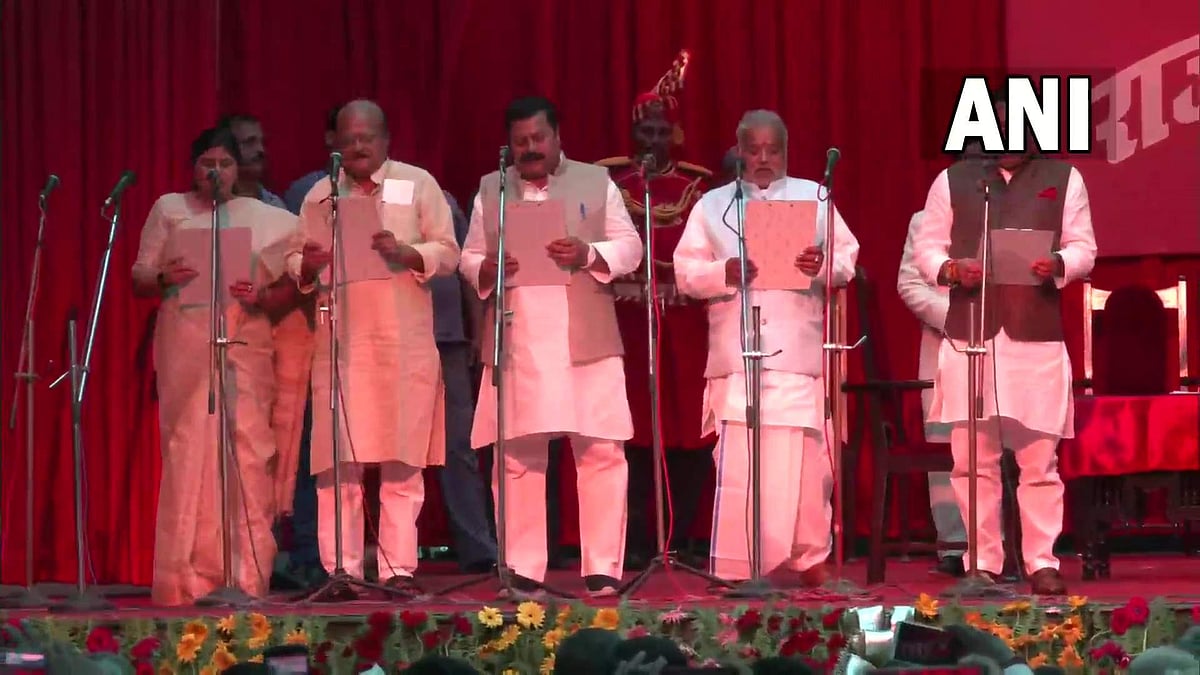 ബിഹാറില്‍ 31 മന്ത്രിമാര്‍  കൂടി; സ്ഥാനമേറ്റവരില്‍ തേജ് പ്രതാപും; ഇടതുപാര്‍ട്ടികള്‍ ഇല്ല 
