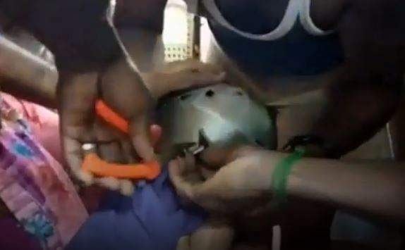 കളിക്കുന്നതിനിടെ പിഞ്ചുകുഞ്ഞിന്റെ തല പാത്രത്തില്‍ കുടുങ്ങി; ഒരു മണിക്കൂര്‍ നീണ്ട പരിശ്രമം, രക്ഷപ്പെടുത്തല്‍