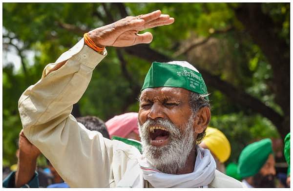 രാജ്യതലസ്ഥാനത്ത് വീണ്ടും സമരകാഹളം; മഹാഞ്ചായത്തിലേക്ക് ഒഴുകിയെത്തി കര്‍ഷകര്‍, അറസ്റ്റ് (വീഡിയോ)