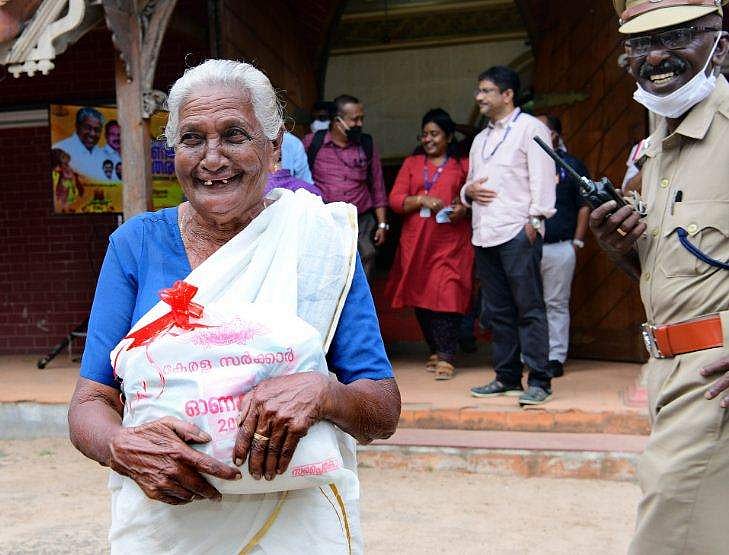 സൗജന്യ ഓണക്കിറ്റ് വിതരണം ഇന്നുമുതല്‍; അടുത്ത മാസം നാലുദിവസം ഏതു റേഷന്‍ കടകളില്‍ നിന്നും കിറ്റ് വാങ്ങാം