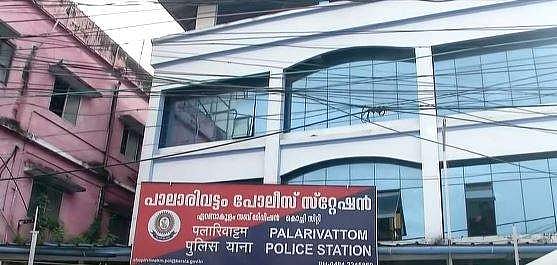 പരാതികളില്‍ കേസ് എടുക്കുന്നില്ല, അന്വേഷണം നടത്തുന്നില്ല; പാലാരിവട്ടം എസ്എച്ച്ഒയെ സസ്‌പെന്‍ഡ് ചെയ്തു