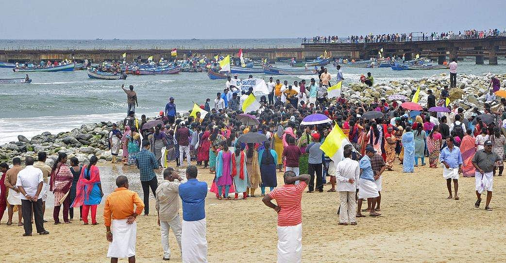 വിഴിഞ്ഞം: അദാനിയുടെ ഹര്‍ജി ഇന്ന് ഹൈക്കോടതിയില്‍; സമരം കടുപ്പിച്ച് മത്സ്യത്തൊഴിലാളികള്‍ 