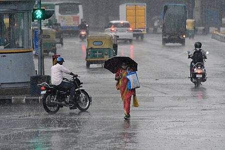 റെഡ് അലര്‍ട്ട് പിന്‍വലിച്ചു, മൂന്ന് ജില്ലകളില്‍ തീവ്രമഴ; മുന്നറിയിപ്പില്‍ മാറ്റം 