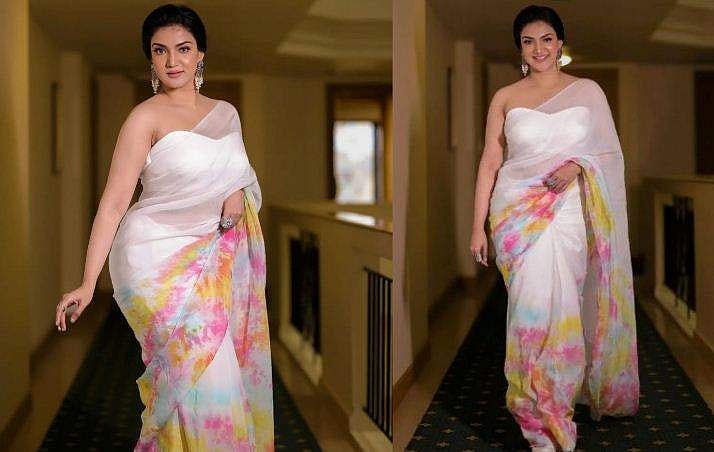 ഹണി റോസിന്റെ വൈറ്റ് ഓർഗൻസ സാരി വൈറൽ; വിലയറിയാം 