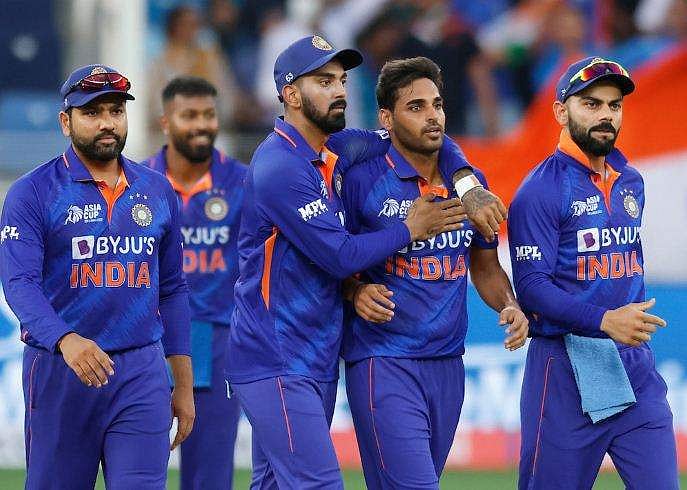 പാകിസ്ഥാന് രണ്ടാം വിക്കറ്റും നഷ്ടം; ബാബറിന് പിന്നാലെ ഫഖര്‍ സമാനും പുറത്ത്
