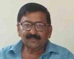 ആംബുലൻസിന്റെ വാതിൽ തുറക്കാൻ കഴിഞ്ഞില്ല; മഴു കൊണ്ട് വെട്ടിപ്പൊളിച്ചു; ചികിത്സ വൈകി വയോധികൻ മരിച്ചു 