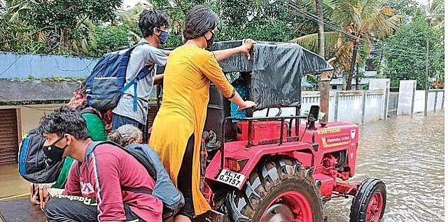 24 മണിക്കൂറും പ്രവര്‍ത്തിക്കുന്ന വാട്ടര്‍ ആംബുലന്‍സ്; ഫ്ലോട്ടിങ് ഡിസ്‌പെന്‍സറികള്‍, കുട്ടനാട്ടില്‍ സജ്ജീകരണങ്ങളുമായി ആരോഗ്യവകുപ്പ്