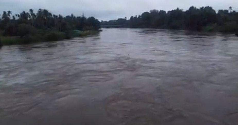 'ഏത് സമയത്തും അപകടകരമായ സ്ഥിതി; ചാലക്കുടിയില്‍ അതീവ ജാഗ്രതാ നിര്‍ദേശം; താഴ്ന്ന പ്രദേശങ്ങളിലുള്ളവര്‍ ഉടന്‍ മാറണമെന്ന് മുന്നറിയിപ്പ്