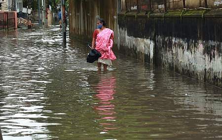 മീനച്ചിലാറില്‍ ജലനിരപ്പ് ഉയരുന്നു; ജാഗ്രതാ നിര്‍ദേശം, കോട്ടയത്ത് നാളെ അവധി