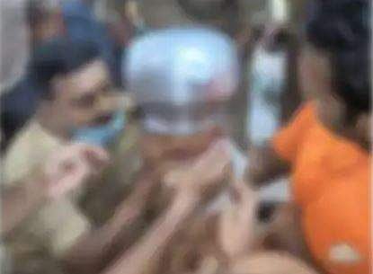 പഠിച്ച പണി പതിനെട്ടും നോക്കി; ഒടുവില്‍ കുട്ടിയെയും എടുത്ത് ഫയര്‍ഫോഴസ് ഓഫീസിലേക്ക് ഓടി; തലയില്‍ കുടുങ്ങിയ പാത്രം മുറിച്ചുമാറ്റി