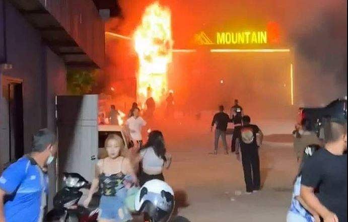 നിശാ ക്ലബില്‍ വന്‍ തീപിടിത്തം; തായ്‌ലന്‍ഡില്‍ 13 പേര്‍ വെന്തു മരിച്ചു; 35 പേര്‍ക്ക് പരിക്ക്