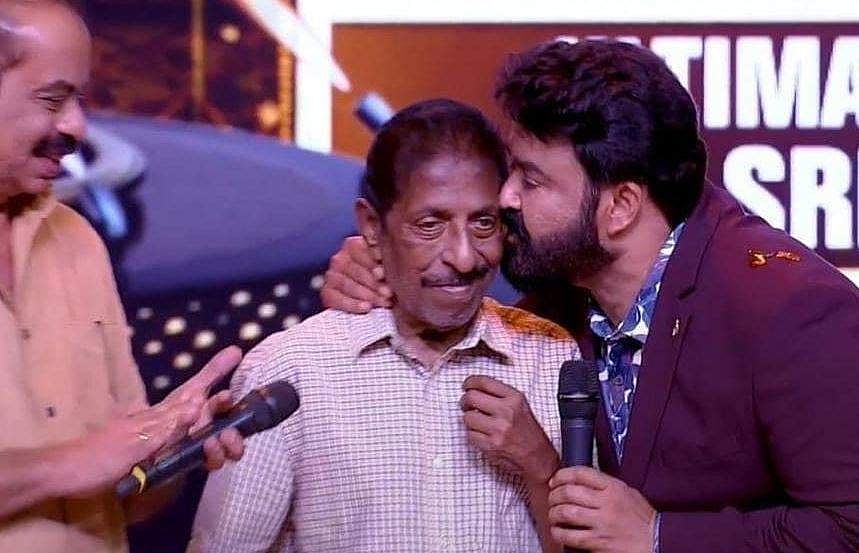 ശ്രീനിവാസന് സ്നേഹ ചുംബനം നൽകി മോഹൻലാൽ; വൈറലായി ദാസന്റേയും വിജയന്റേയും ചിത്രം