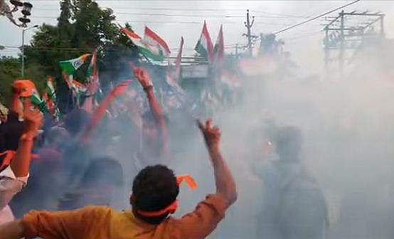 ഡിജെ പാട്ടിനൊപ്പം ദേശീയപതാക വീശി നൃത്തം; പങ്കെടുത്ത് കെ സുരേന്ദ്രനും; പരാതി
