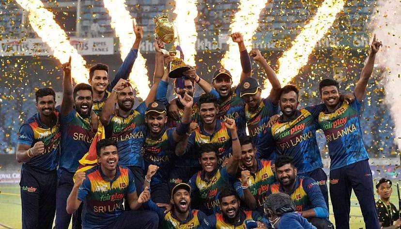 പാകിസ്ഥാനേയും തകർത്ത് ലങ്ക; അമ്പരപ്പിക്കുന്ന പോരാട്ട വീര്യം; ഏഷ്യാ കപ്പ് കിരീടം സ്വന്തമാക്കി ഷനകയും സംഘവും