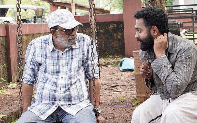 "ഒരു സർവകലാശാലയിലും പഠിപ്പിക്കാത്ത ചില പാഠങ്ങൾ"; സിബി മലയിലിനെക്കുറിച്ച് ആസിഫ് അലി, കുറിപ്പ് 
