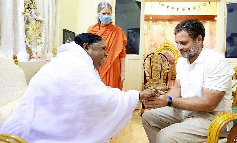 മാതാ അമൃതാനന്ദമയിയെ സന്ദര്‍ശിച്ച് രാഹുല്‍ ഗാന്ധി 
