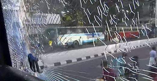 ഹര്‍ത്താലിനിടെ കല്ലേറ്, കെഎസ്ആര്‍ടിസി ഡ്രൈവര്‍ക്ക് കണ്ണിന് പരിക്ക്; ആശുപത്രിയില്‍