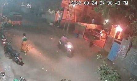 ഹെല്‍മറ്റ് ധരിച്ചെത്തി; ബിജെപി നേതാവിന്റെ വീടിന് നേരെ പെട്രോള്‍ ബോംബെറിഞ്ഞു; വീഡിയോ