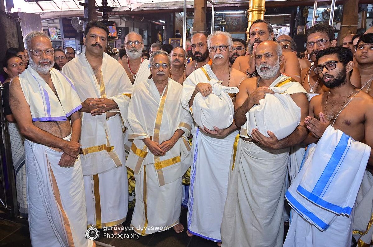 അഷ്ടബന്ധക്കൂട്ട് ഗുരുവായൂരപ്പന് സമര്‍പ്പിച്ചു