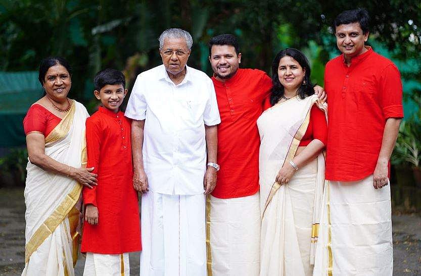 സകുടുംബം 'ചുവപ്പിൽ'- ഓണം ആഘോഷിച്ച് മുഖ്യമന്ത്രി; ചിത്രം പങ്കിട്ട് മുഹമ്മദ് റിയാസ്