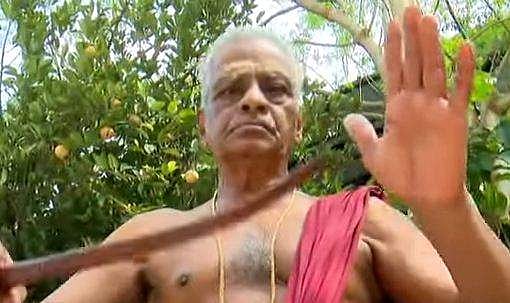 പെരുവനത്തെ മാറ്റി; കിഴക്കൂട്ട് അനിയന്‍ മാരാര്‍ ഇലഞ്ഞിത്തറ മേളപ്രമാണി