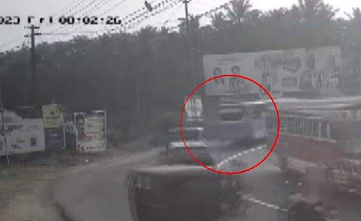 വളവുതിരിയുന്നതിനിടെ 12കാരൻ ബസിൽ നിന്ന് തെറിച്ചുവീണു; തലയ്ക്ക് പരിക്ക്, സിസിടിവി ദൃശ്യങ്ങൾ പുറത്ത്