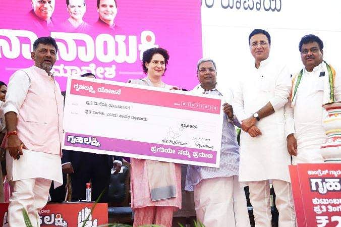 കോണ്‍ഗ്രസിനെ അധികാരത്തിലേറ്റൂ; വീട്ടമ്മമാര്‍ക്ക് പ്രതിമാസം 2000 രൂപ; ഉറപ്പുമായി പ്രിയങ്ക ഗാന്ധി