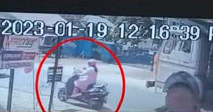 സ്‌കൂട്ടര്‍ തെന്നി മറിഞ്ഞു; ലോറി കയറി യുവതി മരിച്ചു