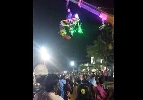 ക്ഷേത്രോത്സവത്തിനിടെ ക്രെയിന്‍ തകര്‍ന്നുവീണു; 4 പേര്‍ മരിച്ചു; 5 പേരുടെ നില ഗുരുതരം; വീഡിയോ