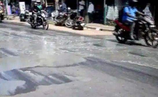 250 കിലോ സംഭരണ ശേഷിയുള്ള ബയോ ​ഗ്യാസ് പ്ലാന്റ് പൊട്ടി; മാലിന്യം റോഡിലേക്ക് ഒലിച്ചു; ആറ് കിലോമീറ്റർ ചുറ്റളവിൽ ദുർ​ഗന്ധം