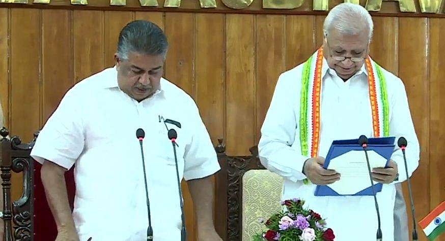 സജി ചെറിയാന്‍ വീണ്ടും മന്ത്രി; ചടങ്ങ് ബഹിഷ്കരിച്ച് പ്രതിപക്ഷം