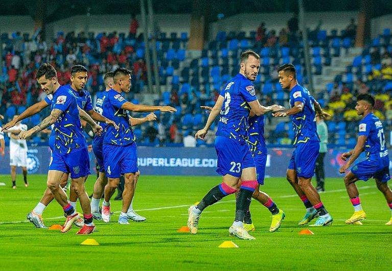 തിരിച്ചടിക്കാൻ മറന്ന് മഞ്ഞപ്പട; നാല് ​ഗോളുകൾക്ക് തോൽപ്പിച്ച് മുംബൈ